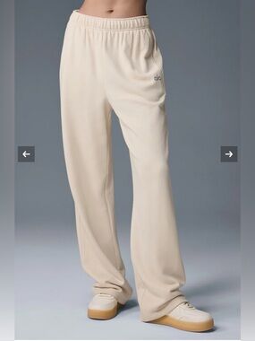 ALO Yoga Accolade Straight Leg Oat Milk Drawstring Sweatpants